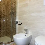 Roof Garden Bed & Breakfast 4*