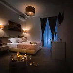 Roof Garden Bed & Breakfast 4*